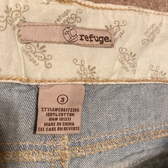 Denim shorts - Picture 2 of 3